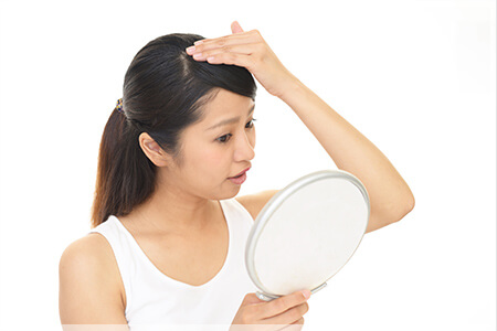 つむじや頭頂部の薄毛の原因や改善方法