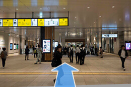JR「千葉駅」中央改札から東口へ向かい、エスカレーターで下に降ります。
