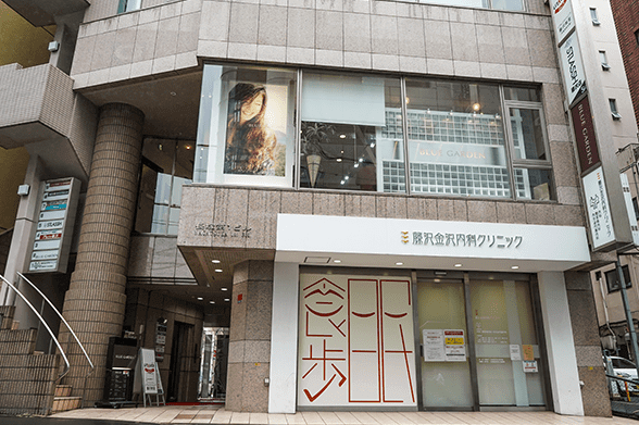 曲がって2つ目のビルの8Fが当院です。