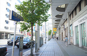 中央通りを直進し、広島PARCOを通り過ぎます。