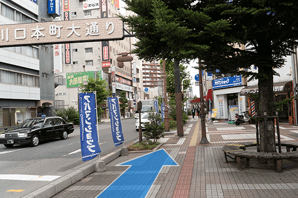 川口本町大通りに入り、そのまま進みます。