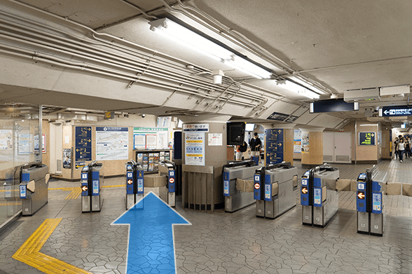 阪急「河原町駅」で降り、3番出口へ向かいます
