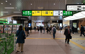 JR「大宮駅」西口へ向かいます。