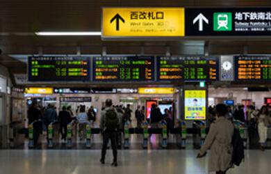 JR「札幌駅」 西改札口を出ます。