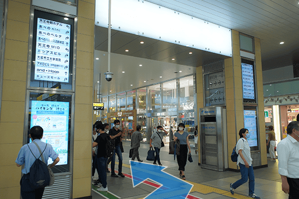 JR「天王寺駅」中央口改札を出て南口方面へ向かいます。