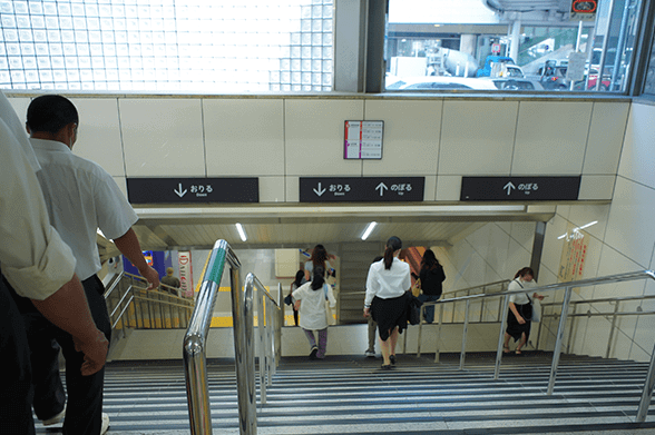 Osaka Metro「天王寺駅」7番階段を降ります。